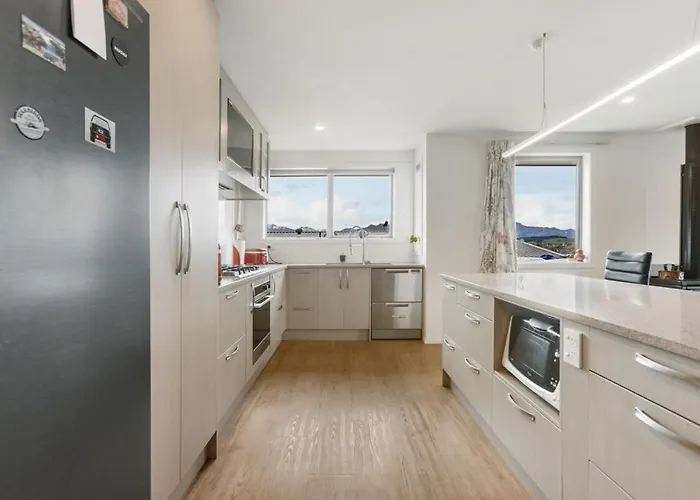 Mountain & Views - 3 Bed 3 Bath Wanaka