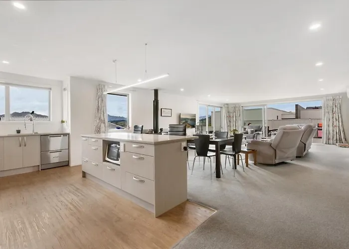 Mountain & Views - 3 Bed 3 Bath * Wanaka