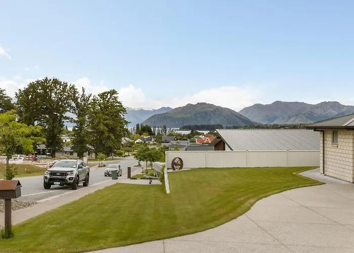 Mountain & Views - 3 Bed 3 Bath Wanaka